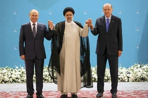 Lãnh đạo 3 nước Nga, Iran và Thổ Nhĩ Kỳ trong cuộc họp thượng đỉnh diễn ra ở thủ đô Tehran. Ảnh: SPUTNIK