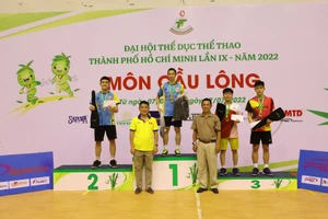 Tay vợt số 1 Việt Nam Nguyễn Tiến Minh nhận HCV đơn nam tại Đại hội TDTT TPHCM 2022