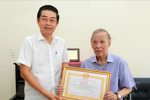Ban Nội chính Trung ương tặng bằng khen nhạc sĩ Trần Long Ẩn