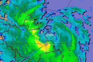 Tâm bão (dấu +) vào lúc 3 giờ sáng chỉ còn cách bờ biển Quảng Nam 20km. Ảnh: Đài KTTV Quảng Nam 