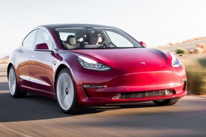 Tesla thu hồi 40.000 xe