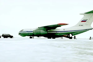 Máy bay vận tải Nga Ilyushin Il-76 thực hiện nhiệm vụ tại Bắc cực