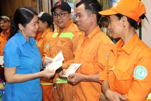 Tổ chức công đoàn TPHCM chăm lo tết đến người lao động ngành công ích