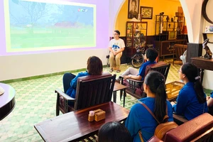 Khách tham quan Bảo tàng Biệt động Sài Gòn