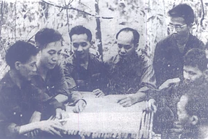 Các đồng chí lãnh đạo Phân khu 1 (Sài Gòn - Gia Định) họp bàn kế hoạch tổng tiến công Xuân Mậu Thân 1968. Ảnh: DƯƠNG THANH PHONG
