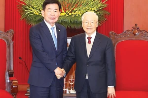 Tổng Bí thư Nguyễn Phú Trọng tiếp Chủ tịch Quốc hội Hàn Quốc Kim Jin-pyo. Ảnh: TTXVN