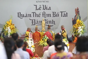 Lễ vía Quán Thế Âm Bồ Tát hút hàng ngàn Phật tử thập phương đến núi Bà Đen