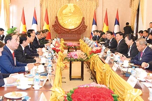 Chủ tịch nước Võ Văn Thưởng và Tổng Bí thư, Chủ tịch nước Lào Thongloun Sisoulith chủ trì cuộc hội đàm giữa đoàn đại biểu cấp cao hai nước vào ngày 11-4 Ảnh: Lao News Agency