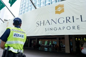 Khách sạn Shangri-La tại Singapore, nơi diễn ra Đối thoại Shangri-La lần thứ 20. Ảnh: AP 
