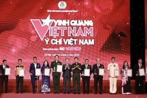 Chương trình Vinh quang Việt Nam: Tôn vinh 16 tập thể, cá nhân 