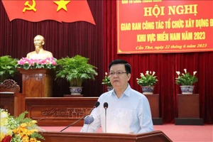 Đồng chí Mai Văn Chính, Ủy viên Trung ương Đảng, Phó trưởng Ban Thường trực Ban Tổ chức Trung ương phát biểu tại hội nghị. Ảnh: TTXVN