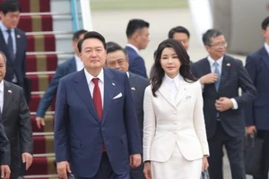 Tổng thống Hàn Quốc Yoon Suk-yeol và phu nhân đã đến Hà Nội, bắt đầu chuyến thăm cấp Nhà nước tới Việt Nam. Nguồn: VGP