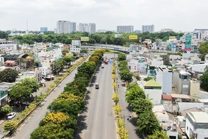 Đường Phạm Văn Đồng kết nối sân bay Tân Sơn Nhất với thành phố Thủ Đức. Ảnh: HOÀNG HÙNG
