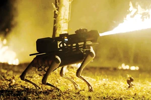 Chó robot được trang bị súng phun lửa đầu tiên trên thế giới mang tên Thermonator