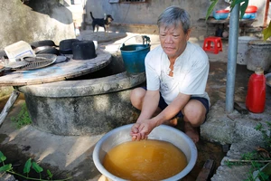 Nhiều hộ dân ở xã Tượng Lĩnh (huyện Nông Cống, tỉnh Thanh Hóa) thiếu nước sạch sinh hoạt