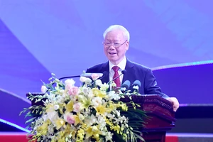 Tổng Bí thư Nguyễn Phú Trọng phát biểu tại Lễ kỷ niệm 75 năm ngày thành lập LHVHNT Việt Nam, sáng 25-7. Ảnh: VIẾT CHUNG
