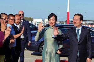 Chủ tịch nước Võ Văn Thưởng cùng phu nhân và đoàn đại biểu cấp cao Việt Nam rời Thủ đô Rome, Italy Ảnh: TTXVN