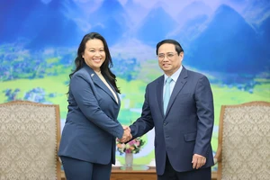 Thủ tướng Phạm Minh Chính tiếp bà Sheng Thao, Thị trưởng TP Oakland, bang California (Hoa Kỳ). Ảnh: TTXVN
