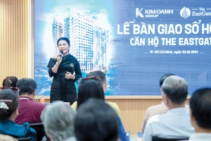 Bà Đặng Thị Kim Oanh - Chủ tịch HĐQT, Tổng Giám đốc Kim Oanh Group chia sẻ về tâm huyết và những nỗ lực của Tập đoàn để bàn giao sổ đúng hạn cho cư dân