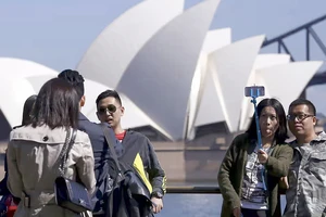 Du khách Trung Quốc ở Sydney, Australia . Ảnh: REUTERS