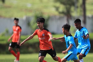 Các cầu thủ trẻ của SHB Đà Nẵng tham dự một giải trẻ