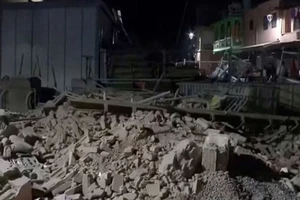 Cảnh tượng tan hoang sau trận động đất. Ảnh: REUTERS