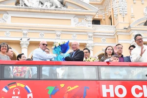 Khai trương chuyến xe kỷ niệm 50 năm Lãnh tụ Cuba Fildel Castro đến thăm Việt Nam