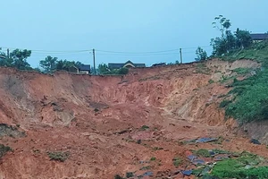 Bình Định: Khẩn trương di dời hơn 200 hộ dân vùng sạt lở đá núi