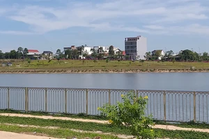 Một góc hồ Suối Cam, TP Đồng Xoài vừa được chỉnh trang