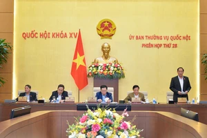 Phó Chủ tịch Quốc hội Trần Quang Phương điều hành phiên họp 