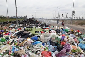 Lén đổ rác quanh các khu công nghiệp