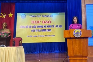 Tổng Cục trưởng Tổng cục Thống kê Nguyễn Thị Hương tại buổi họp báo sáng 29-12