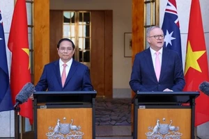 Thủ tướng Phạm Minh Chính và Thủ tướng Australia Anthony Albanese thông báo nâng cấp quan hệ Việt Nam-Australia lên mức cao nhất - quan hệ Đối tác Chiến lược toàn diện. Ảnh: VGP