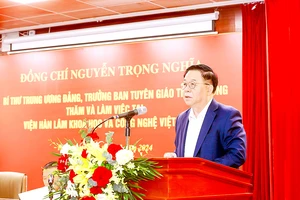 Trưởng Ban Tuyên giao Trung ương Nguyễn Trọng Nghĩa phát biểu chỉ đạo tại buổi làm việc. Ảnh: TTXVN