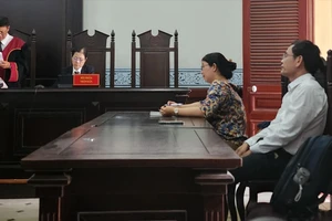 Quang cảnh phiên tòa sơ thẩm vụ án hành chính giữa bà Nguyễn Vinh Trang và bị đơn là Văn phòng Đăng ký đất đai TPHCM