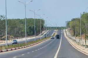 Đường ĐH 414 qua huyện Bắc Tân Uyên (Bình Dương) được đầu tư hiện đại như đường cao tốc