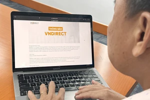Đến chiều ngày 26-3, trên trang chính của Công ty cổ phần Chứng khoán VNDIRECT vẫn thông báo đang trong quá trình khắc phục. Ảnh: TẤN BA