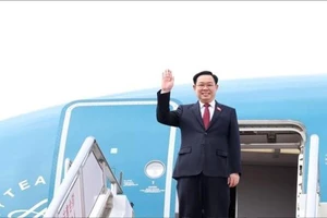 Chủ tịch Quốc hội Vương Đình Huệ đến thủ đô Bắc Kinh bắt đầu thăm chính thức nước Cộng hòa Nhân dân Trung Hoa từ ngày 7 đến12-4-2024. Ảnh: TTXVN