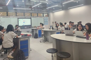 TPHCM: Trường học chia sẻ kinh nghiệm xây dựng phòng thí nghiệm hiện đại để thực hiện Đề án giáo dục thông minh