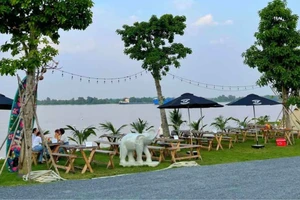 Một khu vui chơi, ẩm thực trên đường số 5, khu phố Lân Ngoài, phường Long Phước bị Thanh tra TP Thủ Đức cho rằng lấn chiếm bờ sông