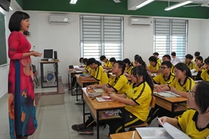 Học sinh lớp 9, Trường THCS Nguyễn Gia Thiều (quận Tân Bình, TPHCM) ôn tập trước kỳ thi tuyển sinh lớp 10. Ảnh: MINH QUÂN