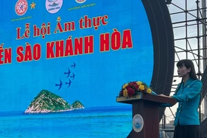 Bà Trịnh Thị Hồng Vân, Phó Tổng Giám đốc Công ty Yến sào Khánh Hòa, Chủ tịch HĐQT Công ty CP NGK YSKH (SKV), phát biểu khai mạc lễ hội