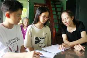 Tấm lòng cô giáo Quảng Ngãi dành cho học sinh nghèo