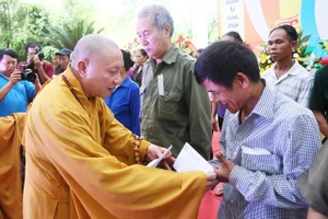 Giữ hình ảnh Phật giáo trong cộng đồng
