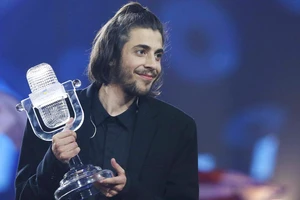 Nam ca sĩ Salvador Sobral giành chiến thắng tại Eurovision 2017