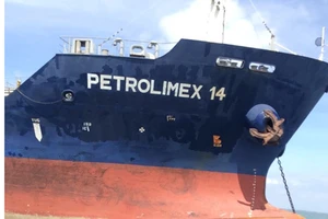 Mũi tàu Petrolimex 14 bị móp sau vụ tai nạn