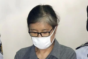 Bà Choi Soon-sil lãnh án đầu tiên 3 năm tù 