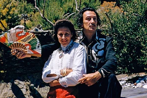 Khai quật mộ danh họa Salvador Dali để xét nghiệm ADN