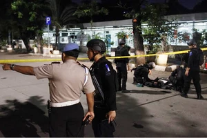 Cảnh sát có mặt tại hiện trường để điều tra vụ việc. Ảnh: thejakartapost 