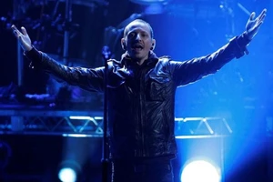 Thủ lĩnh ban nhạc Linkin Park tự tử ở tuổi 41